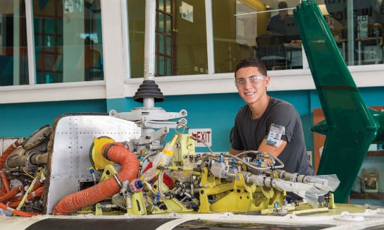 Angel Rivera is one Ecolift’s new talents, here working on a Bell 206.
