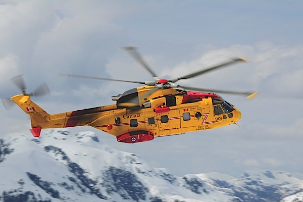 Powered by three engines, the rugged, long-range CH-149 Cormorant can fly for over 1,000 kilometers without refueling. Plentiful cargo space and rear ramp access allow the helicopter to carry substantial loads, including up to 12 stretchers at one time.