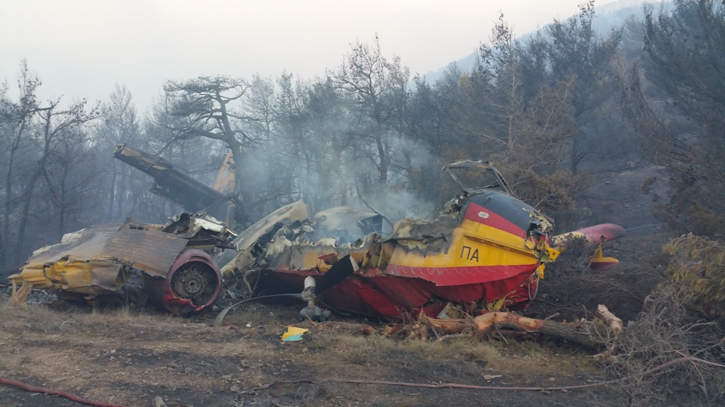 Aircranes assist at Greek waterbomber crash