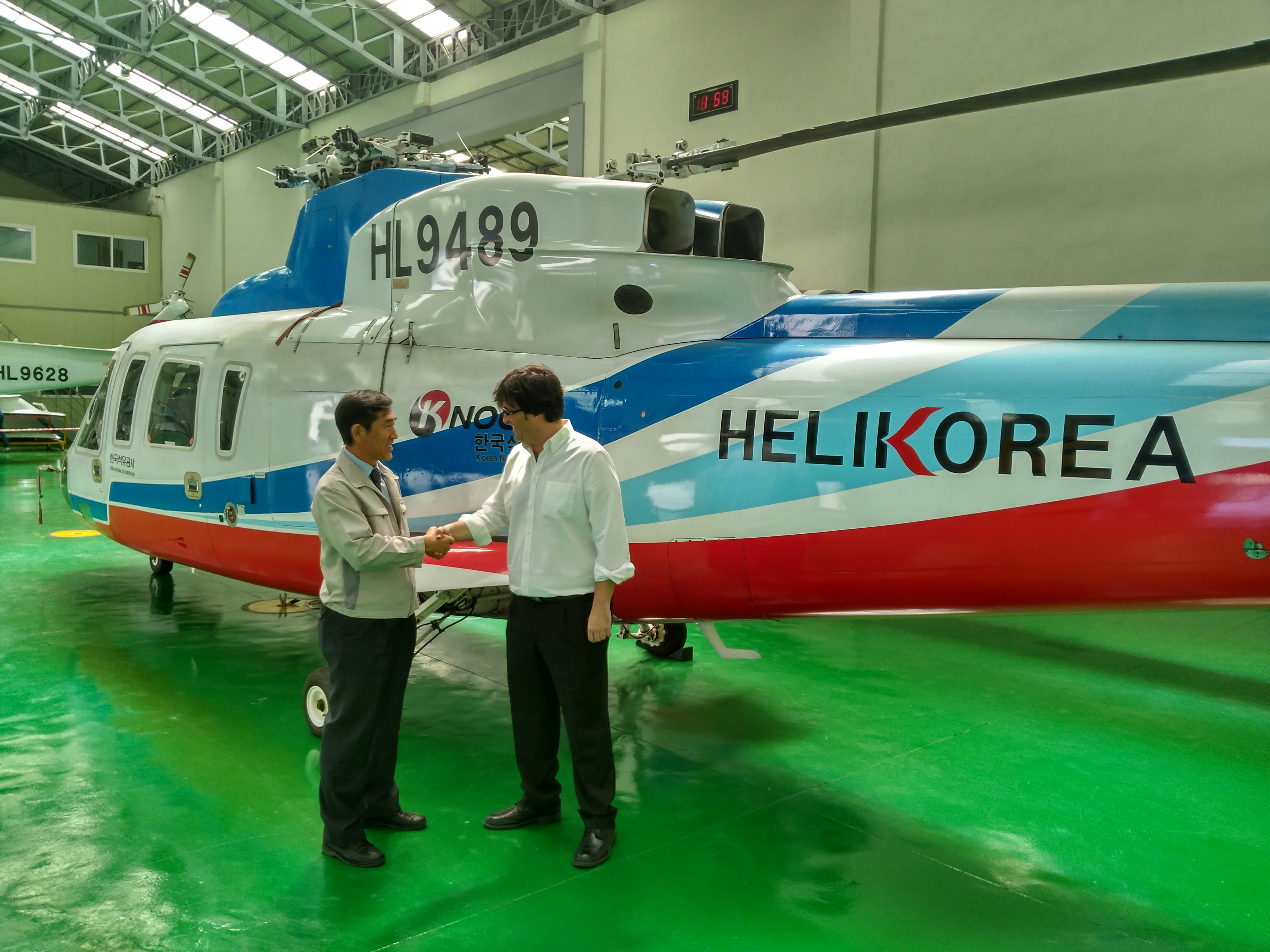 Entrol collaborates with Helikorea to provide an FTD that will adequately train Helikorea's pilots.