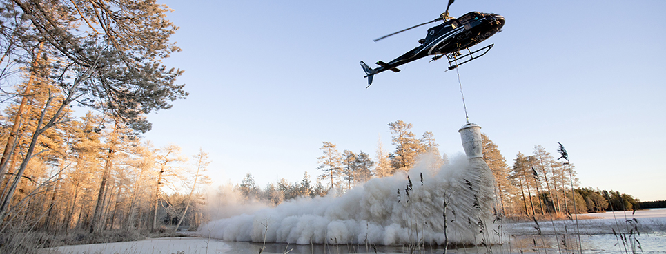 Scandair helicopter using an H125 to spread lime, ash or forest manure.