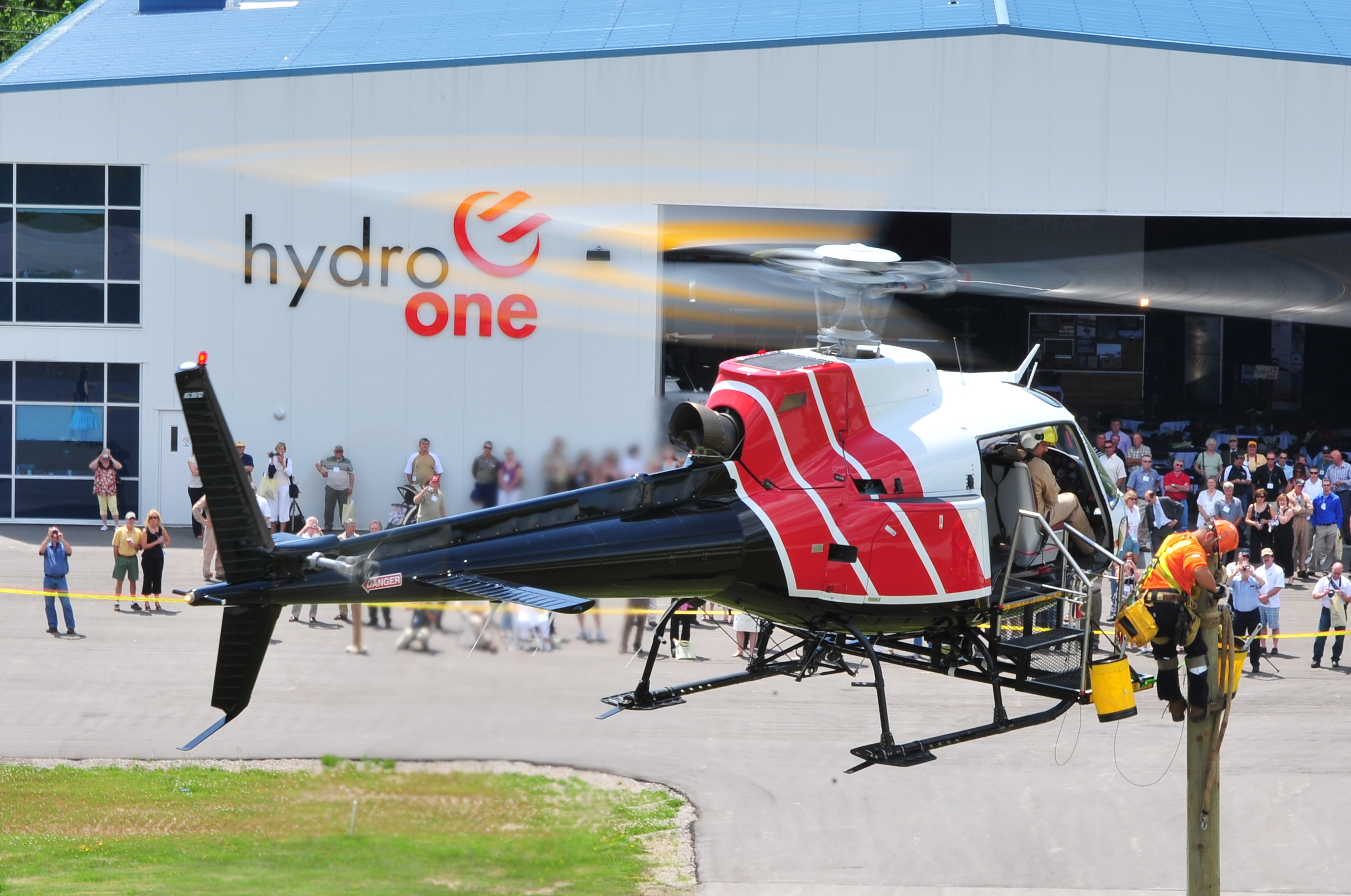 A Hydro One crew demonstrates the use of an external AirStairs platform. Mike Reyno Photo