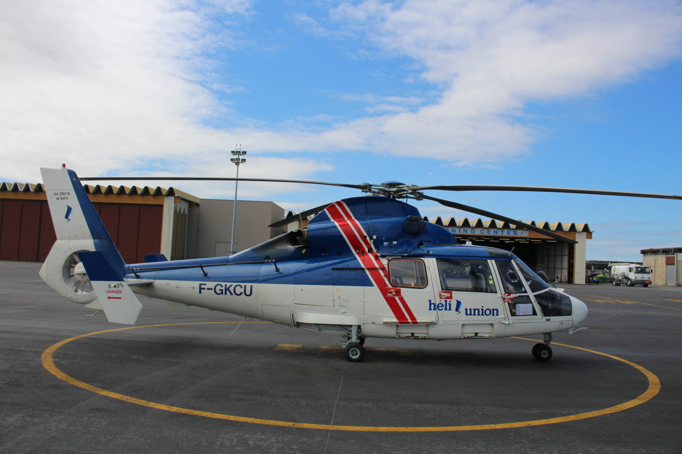 Héli-Union Training Center will be training 30 pilots from the Spanish Civil Guard to fly the Airbus AS365 Dauphin helicopter. Héli-Union Photo