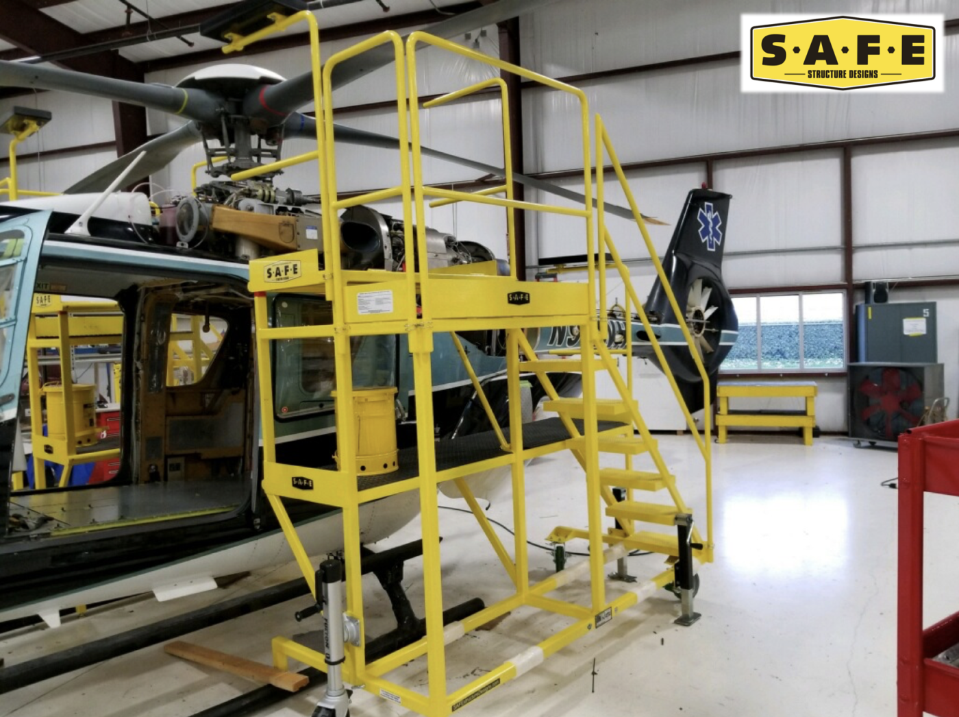United Rotorcraft is the first of S.A.F.E.’s customers to receive maintenance stands with S.A.F.E.’s new innovative enhancements to increase the ergonomics and efficiency of the technician.