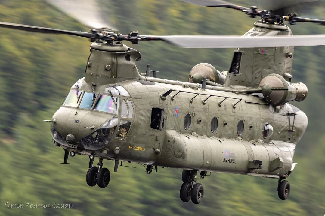 Low-flying Royal Air Force Chinook in the Lake District. Photo submitted by Instagram user @simonpearsoncougill using #verticalmag