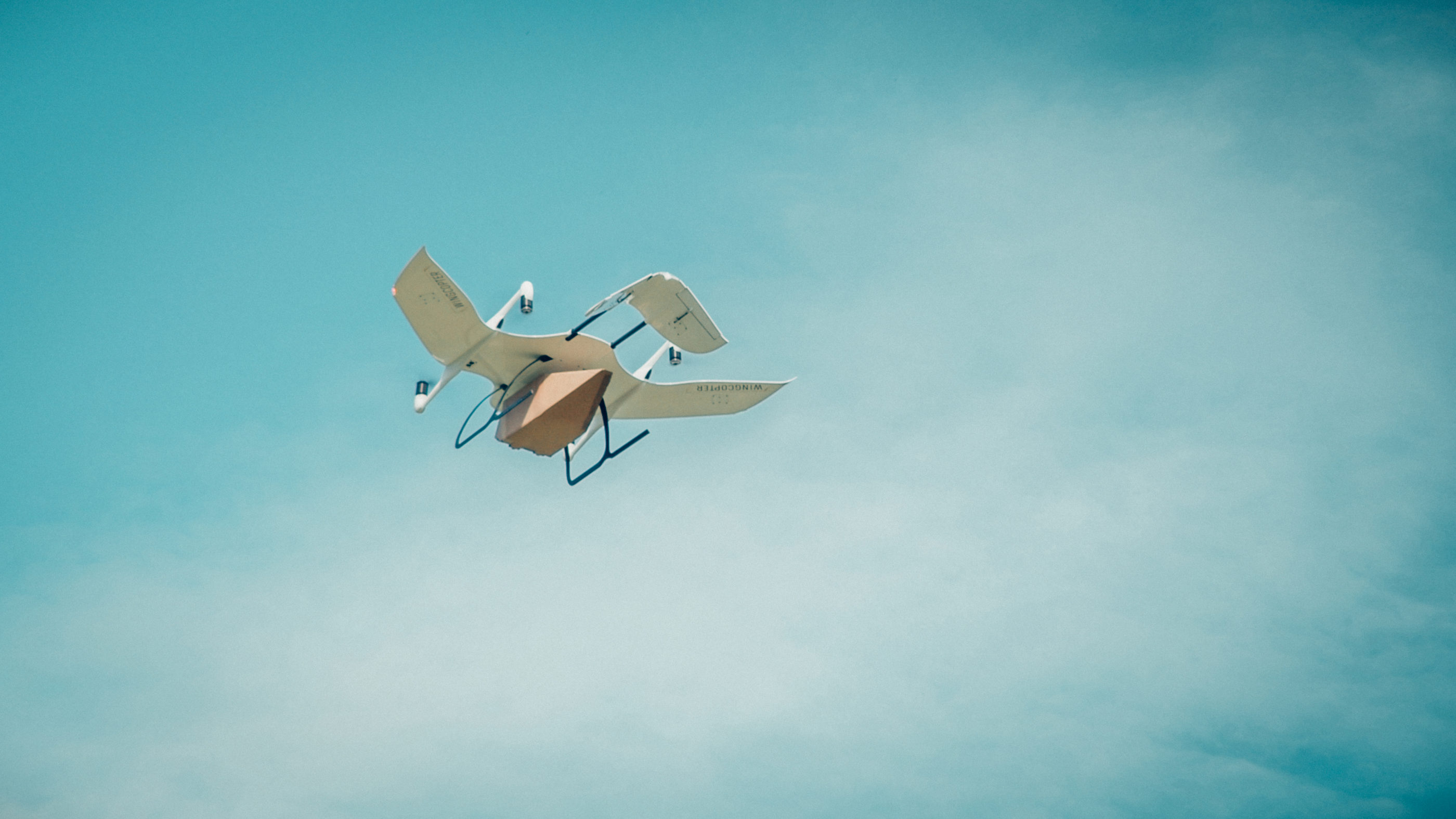 Полет беспилотника звук. Wingcopter. Атака беспилотник полет. Автономный полет дрона в окна. Полет дрона в промышленном объекте.