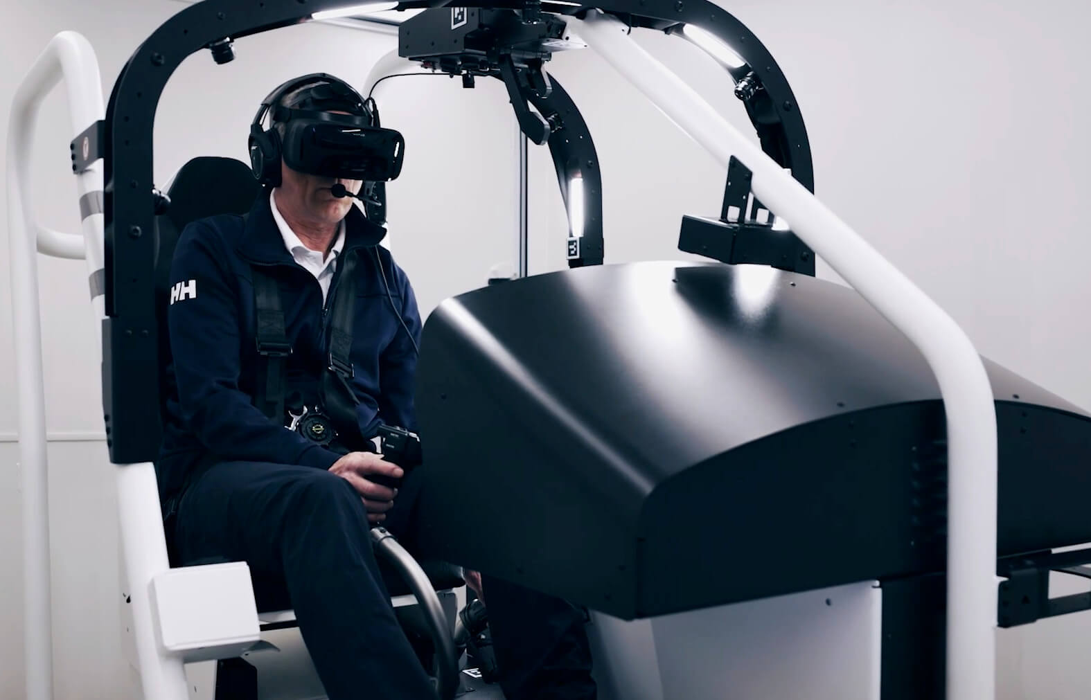 Loft Dynamics Demonstrates 360-degree Virtual Reality Helicopter