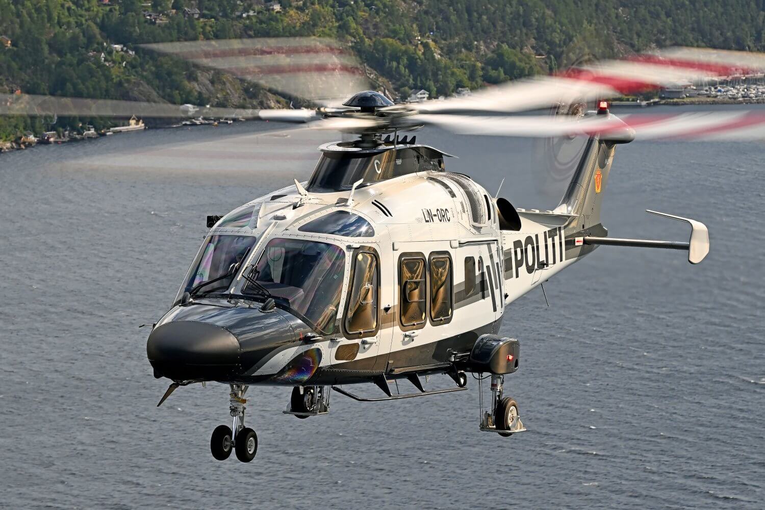 ボウジロウ Norway Police goes for Leonardo - Vertical Mag