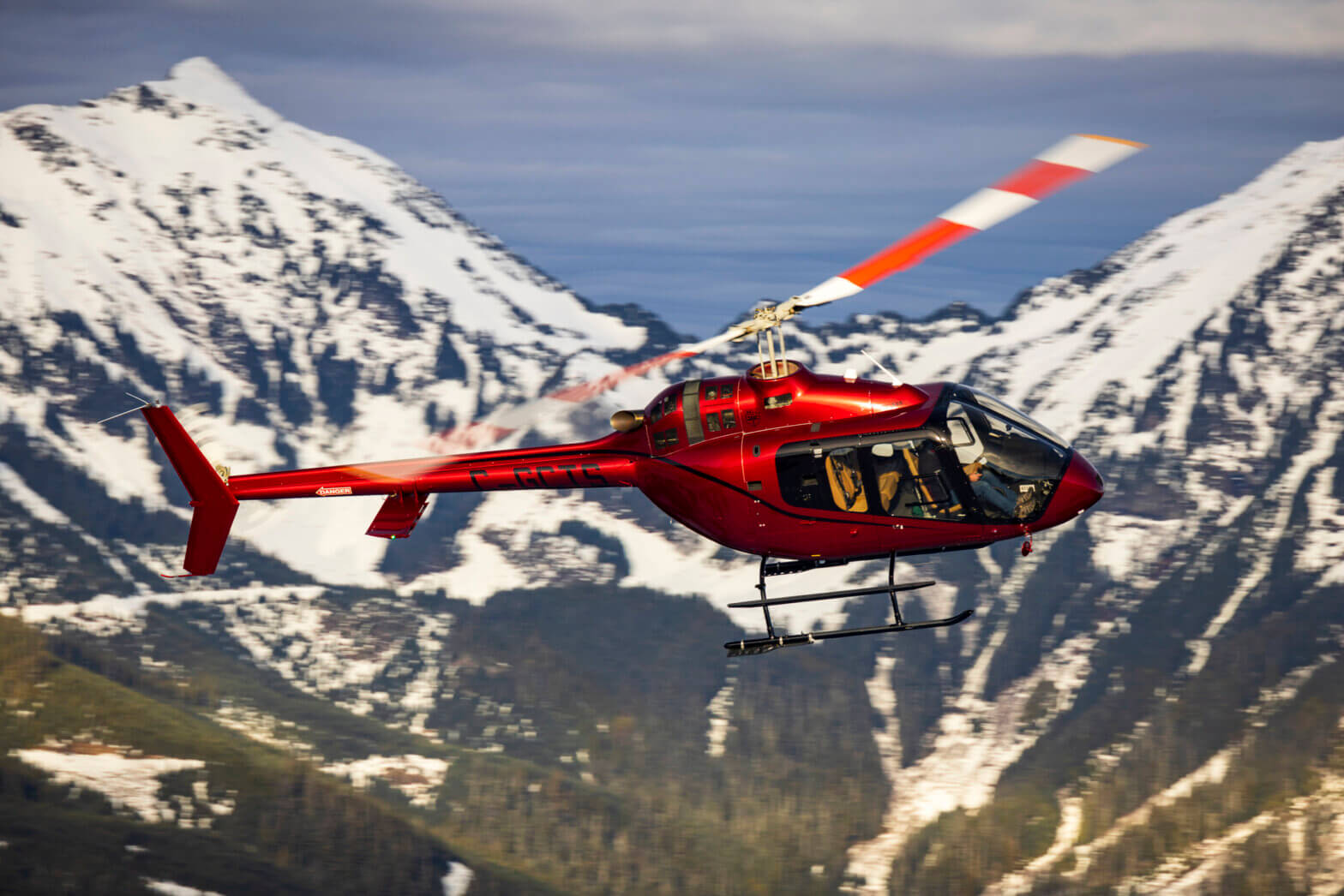Chinook Helicopters receives 2025 Transport Canada Safety Award