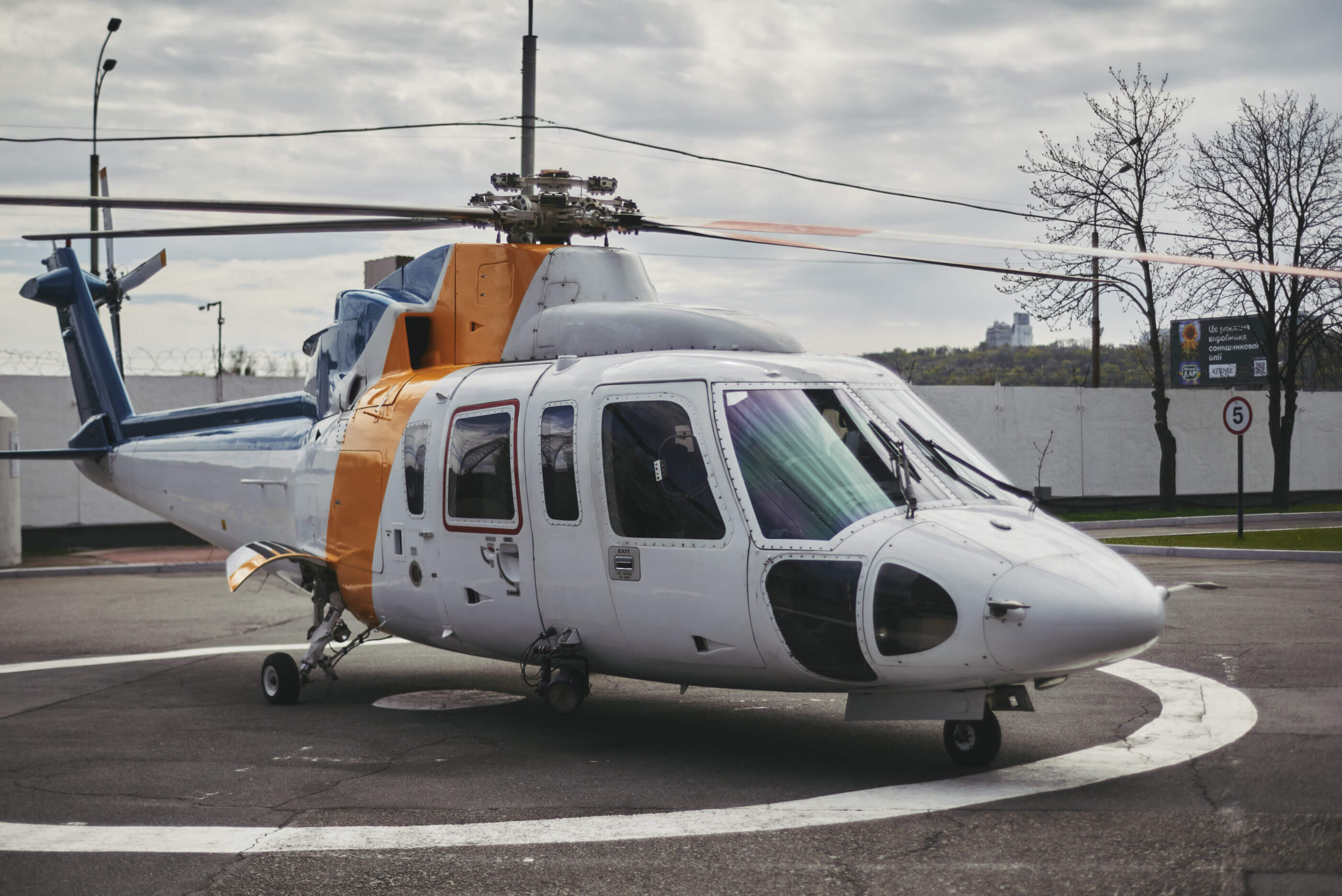 その他 Heli with camera Flexjet's Sikorsky S-76: Redefining Luxury Helicopter Travel